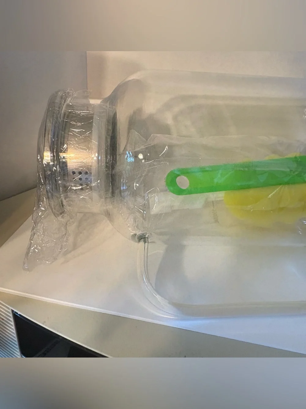 4/68 oz. Glass Pitcher with handle, lid & silicone removable base. New in Box NW